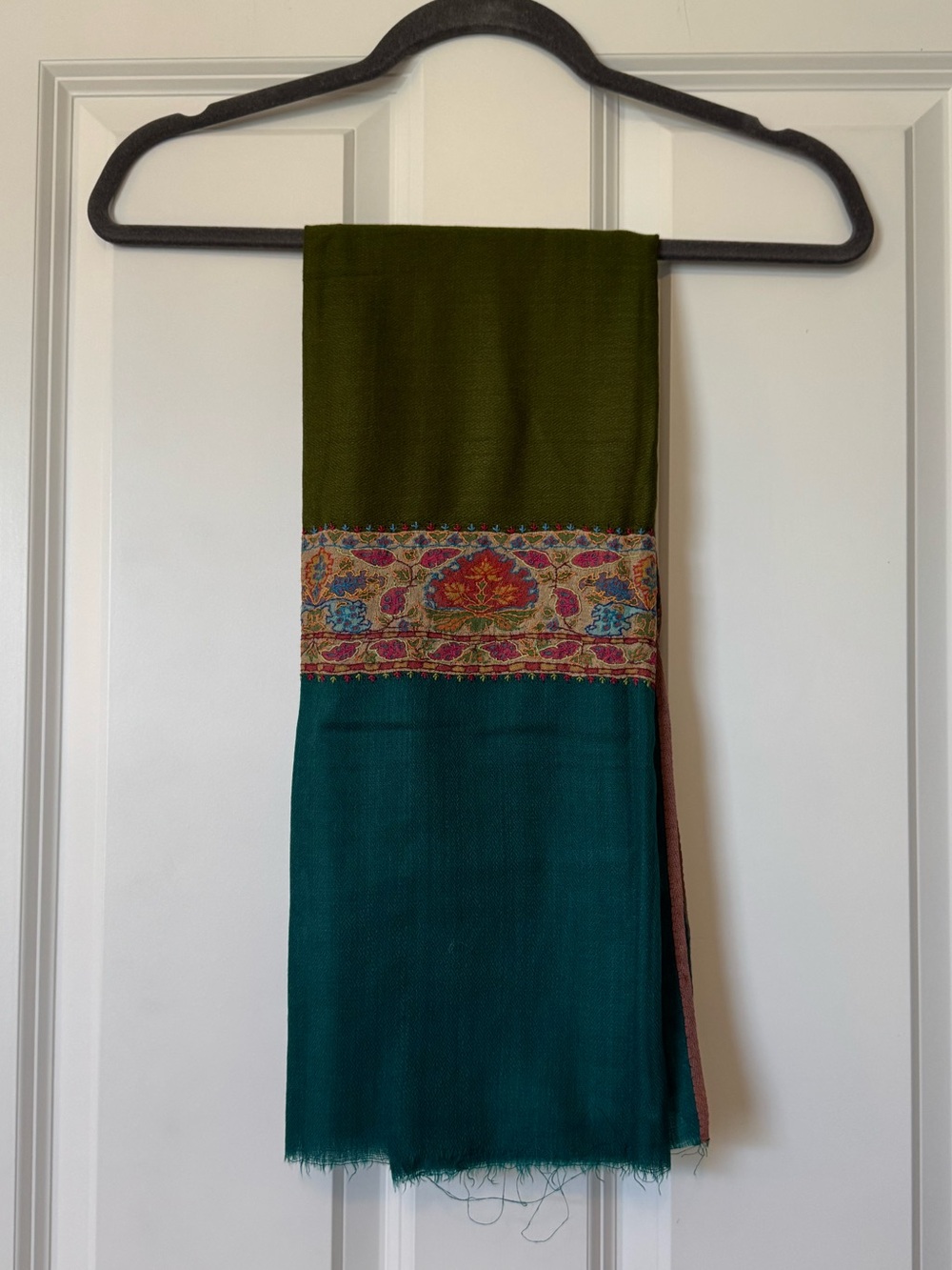 NWOT Hand Embroidered Sozni Pashmina Scarf
